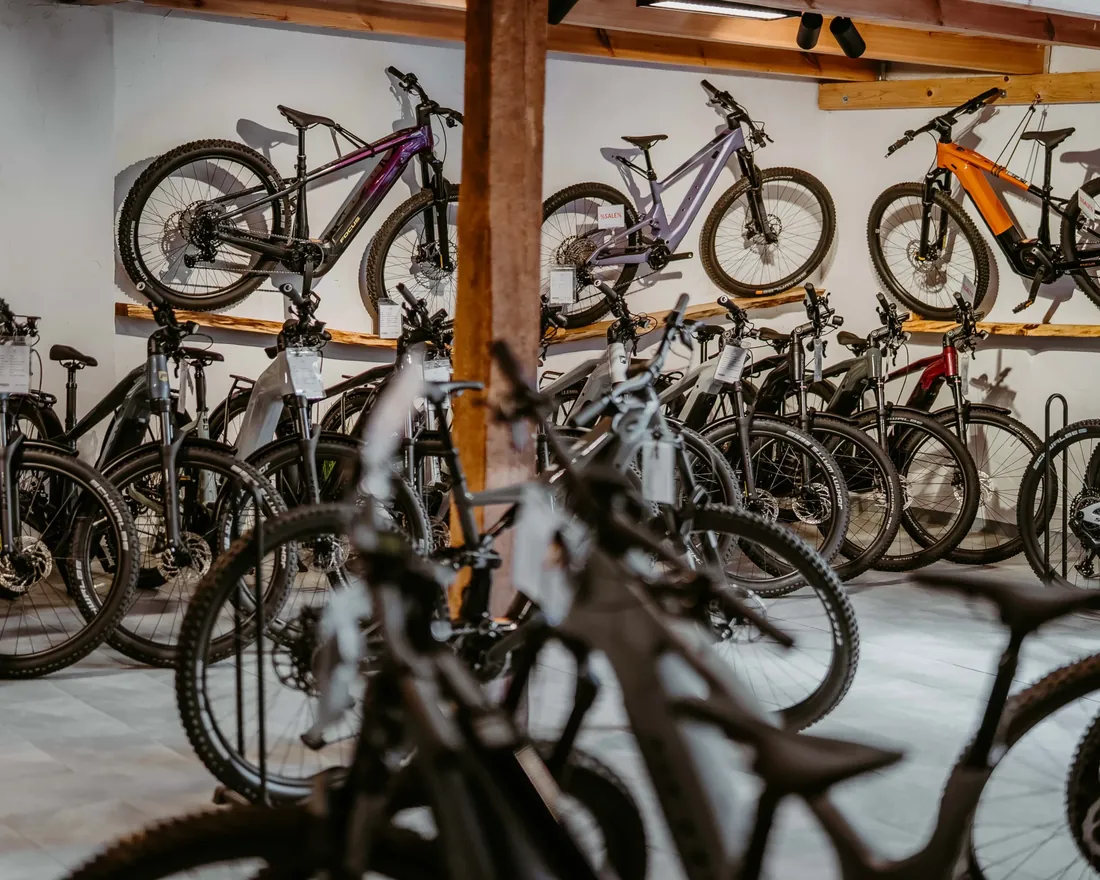 Mountainbikes in der Verkaufsfläche