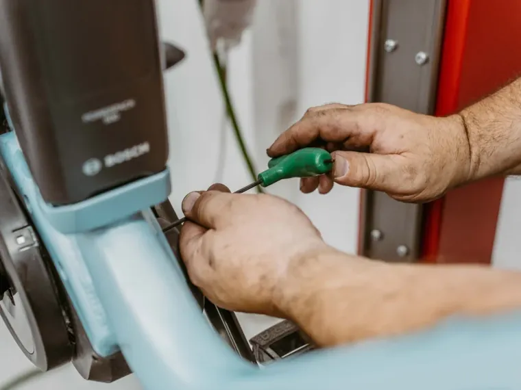 Arbeit am E-Bike-Antrieb