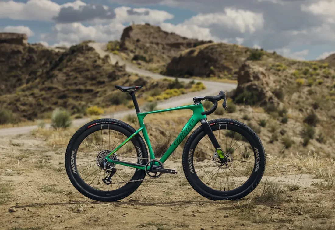 Wilier Rave SLR ID2 Gravelbike im Gelände